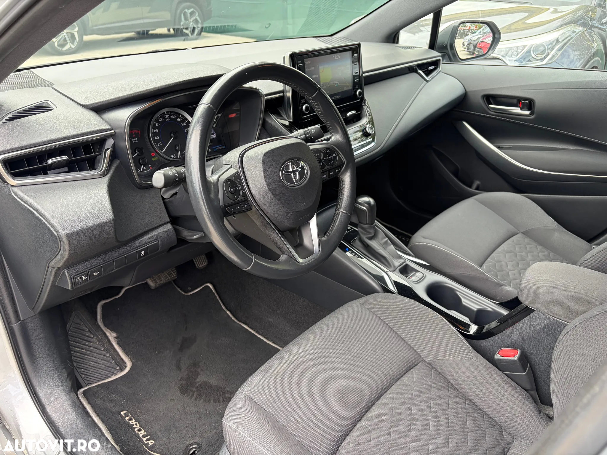 Toyota Corolla 1.8 Hybrid Business Edition - 8