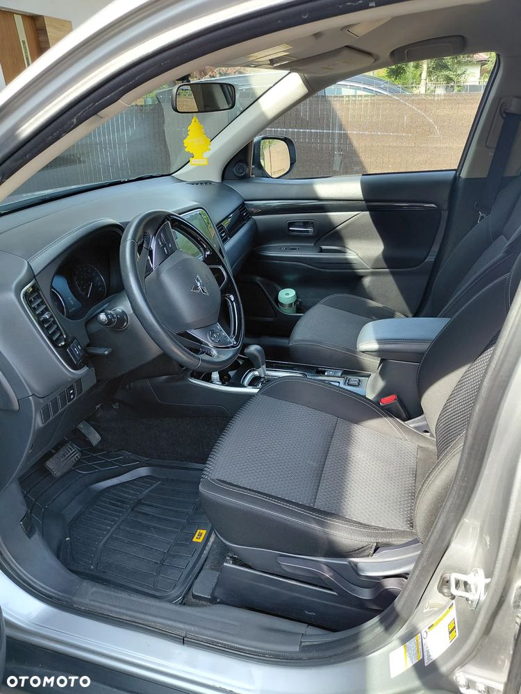 Mitsubishi Outlander - 8