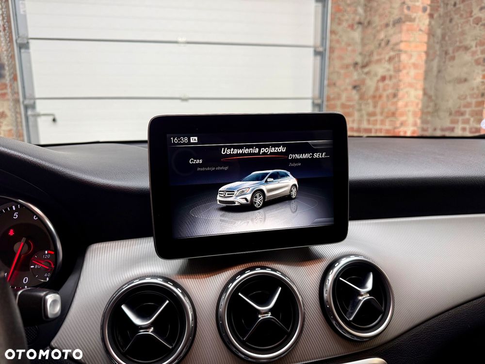 Mercedes-Benz GLA 180 7G-DCT Urban - 24