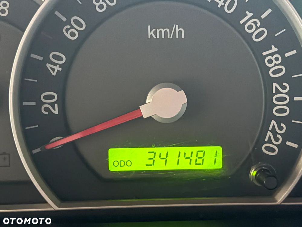Kia Sorento 3.3 V6 LX - 12