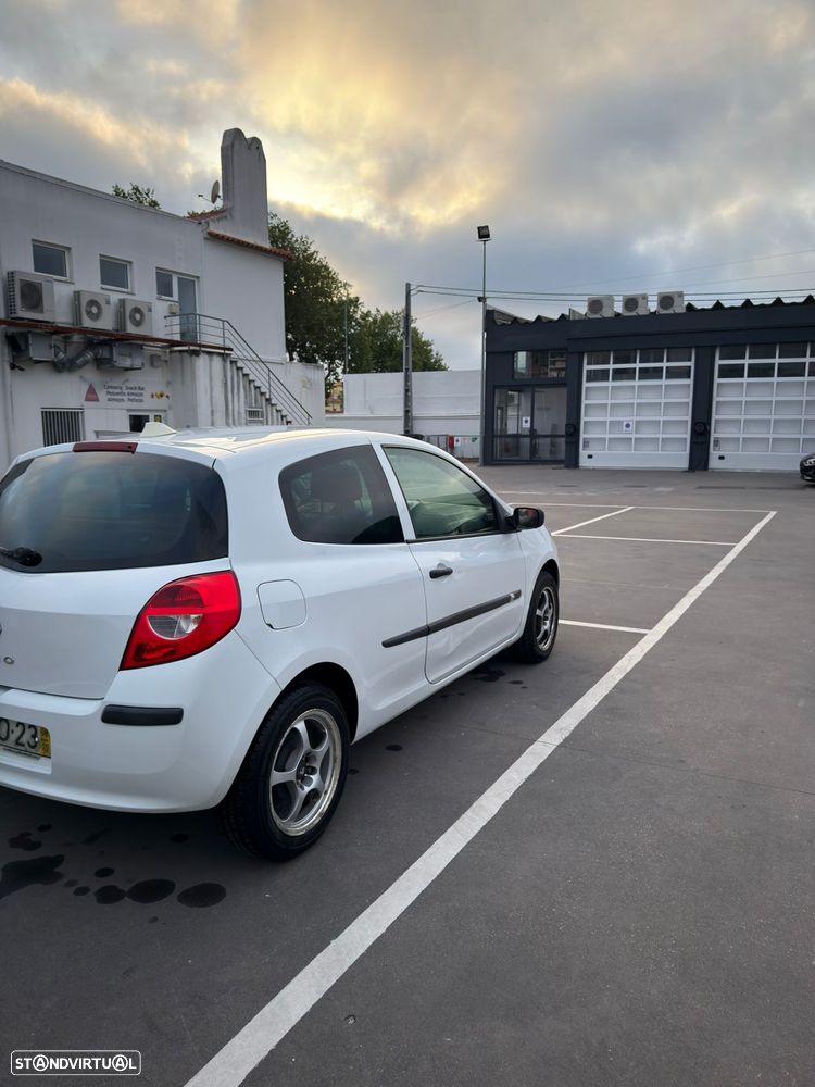Renault Clio 1.5 dCi Confort - 11