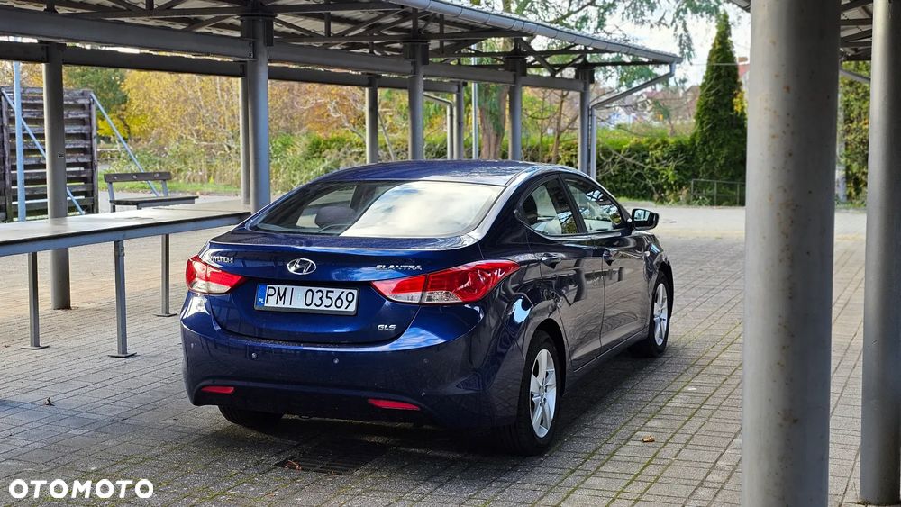 Hyundai Elantra - 18