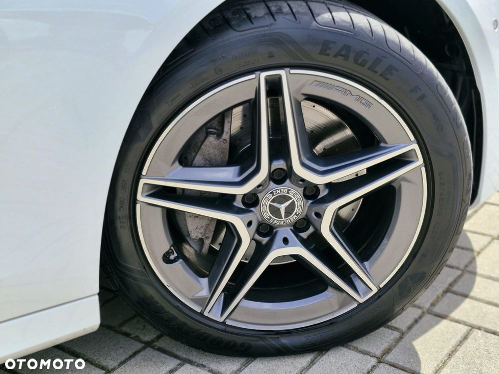 Mercedes-Benz Klasa E 220 d 4-Matic 9G-TRONIC - 36