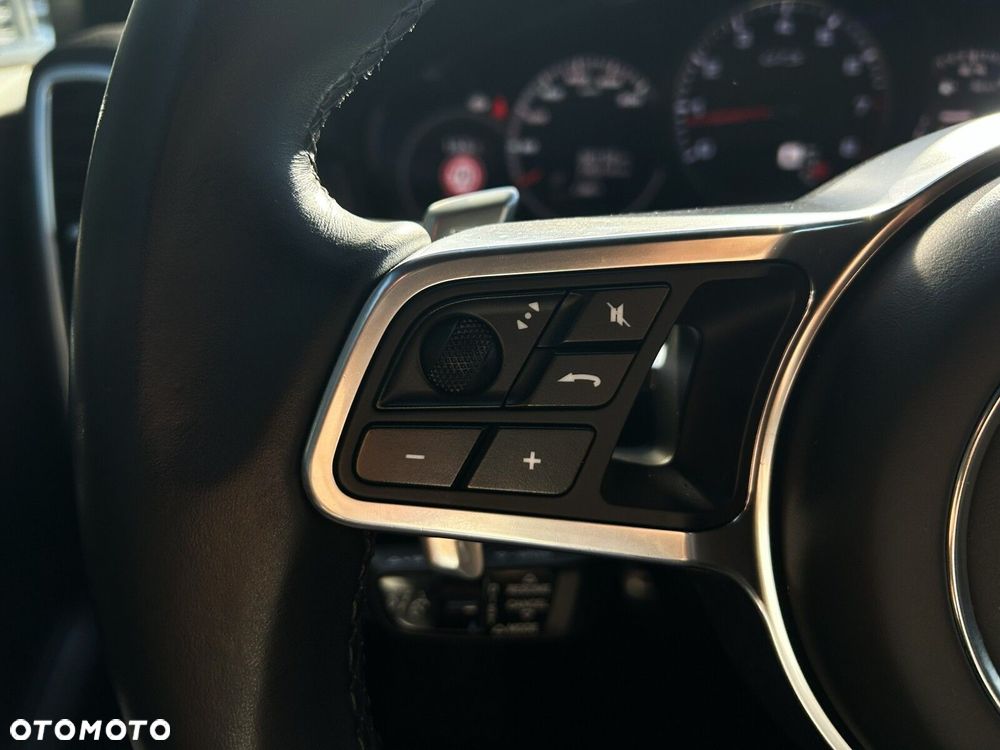 Porsche Cayenne GTS - 18