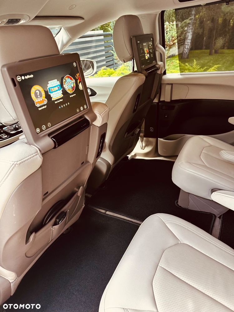 Chrysler Pacifica - 34