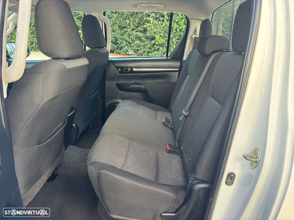 Toyota Hilux 2.4 D-4D 4WD CD CM - 20