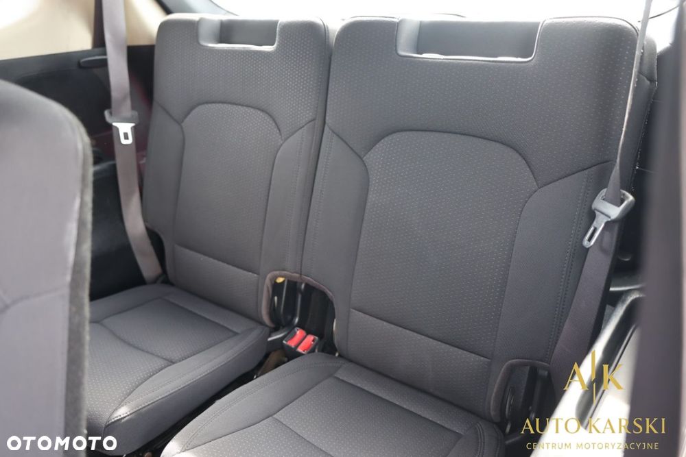 Kia Carens - 35