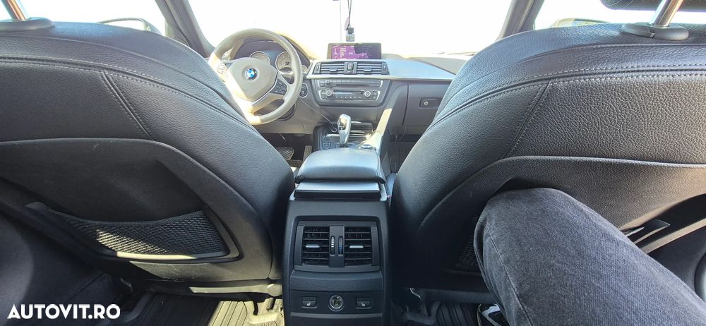 BMW Seria 3 320d Aut. - 10