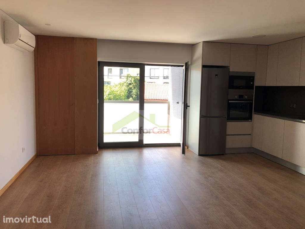 Apartamento T1 para Arrendamento- Ar cond.-Cozinha equipada-L.garagem - Grande imagem: 2/11