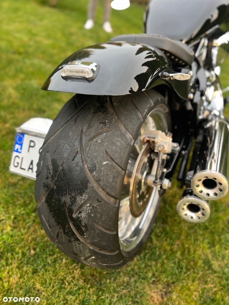 Suzuki Intruder - 8