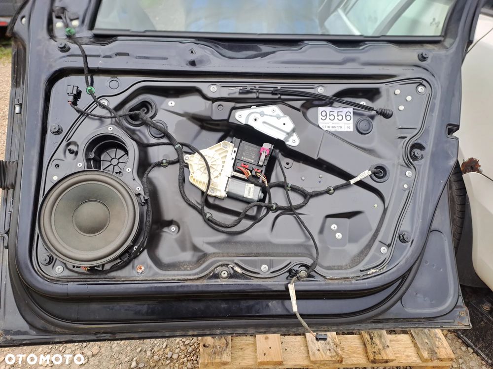 Volkswagen Passat B6 drzwi kompletne kod lakieru LC9X - 7