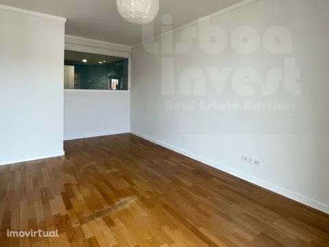 Arrendo T2 com 2 Lugares de Garagem Condominio Nova Campolide - Grande imagem: 5/24