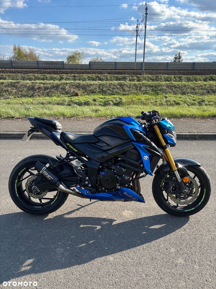 Suzuki GSX - 3