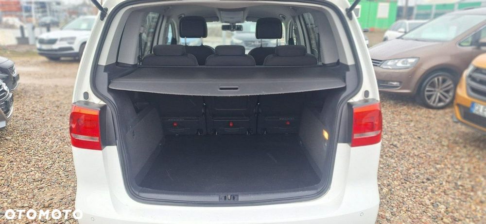 Volkswagen Touran - 11