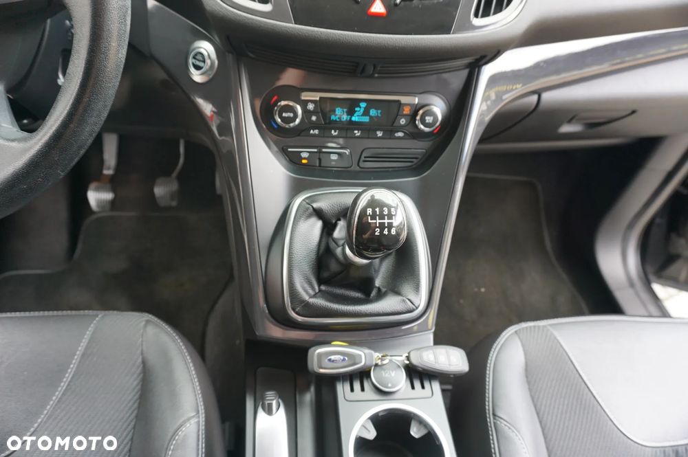 Ford Kuga 2.0 TDCi 2x4 Titanium - 35