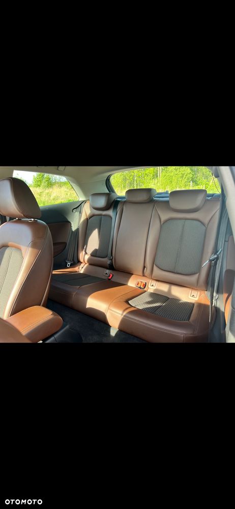 Audi A3 3-drzwiowe 1.6 TDI S tronic Attraction - 9