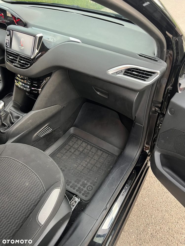 Peugeot 208 1.2 PureTech Style - 10