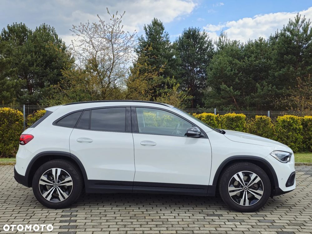 Mercedes-Benz GLA 200 Progressive - 23