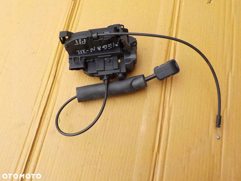 zamek prawy tył renault megane III kombi 2011r 825028873R