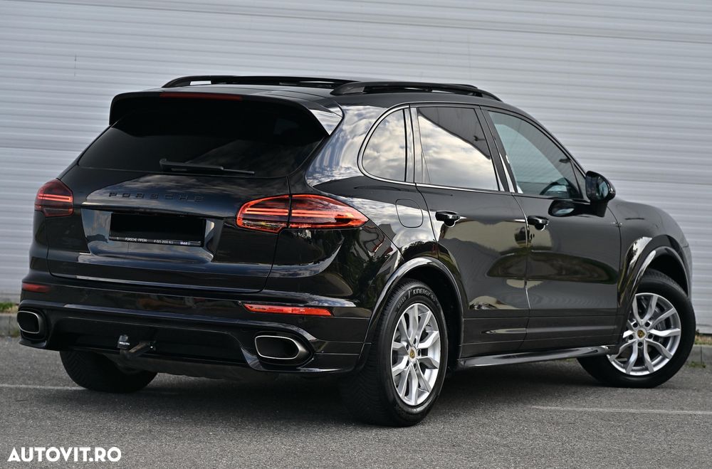 Porsche Cayenne 3.0 L - 4
