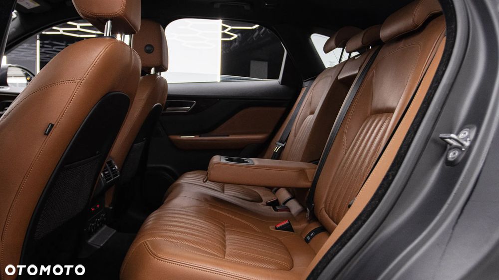 Jaguar F-Pace - 23