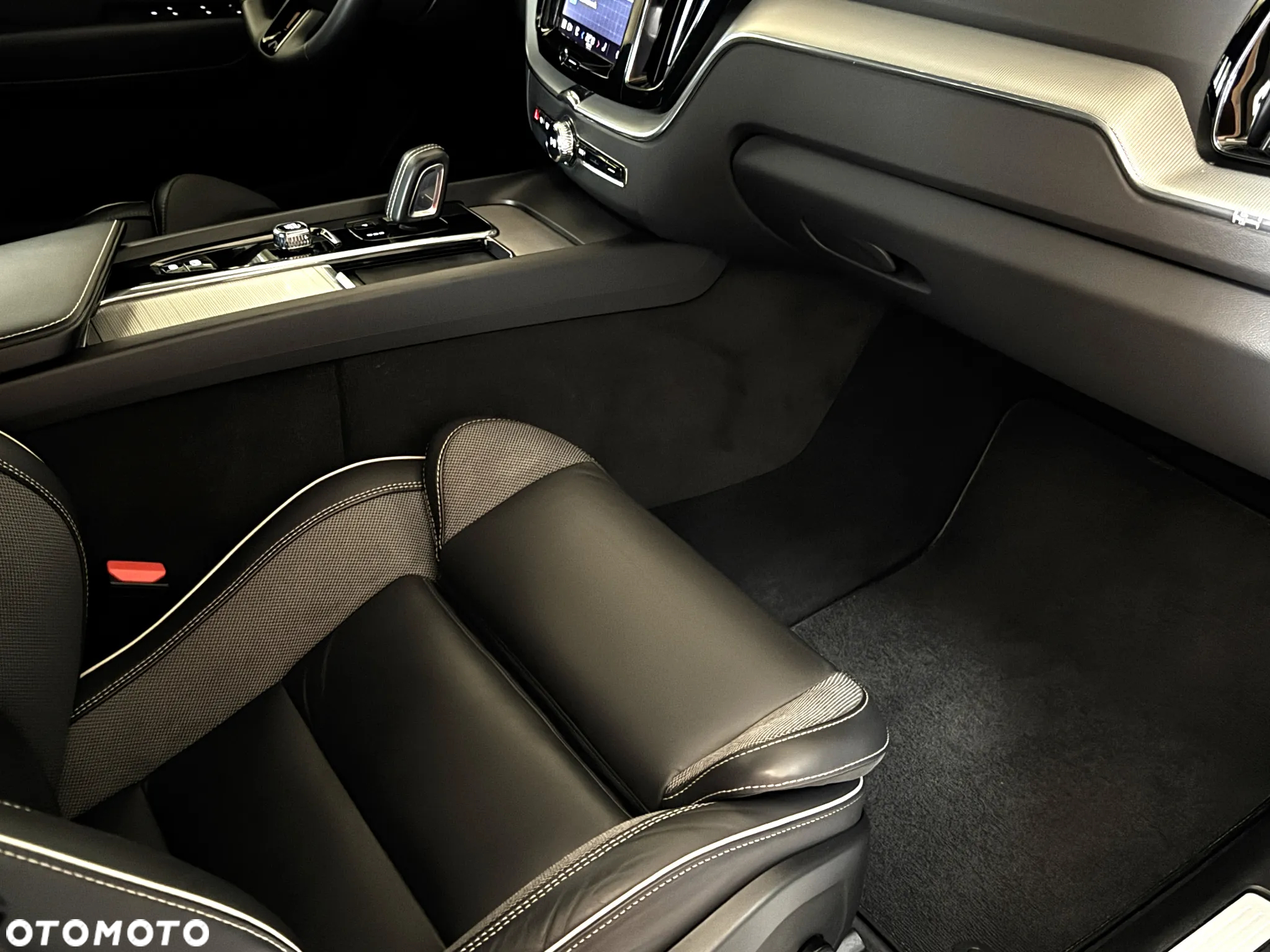 Volvo XC 60 B4 D Plus Dark - 12