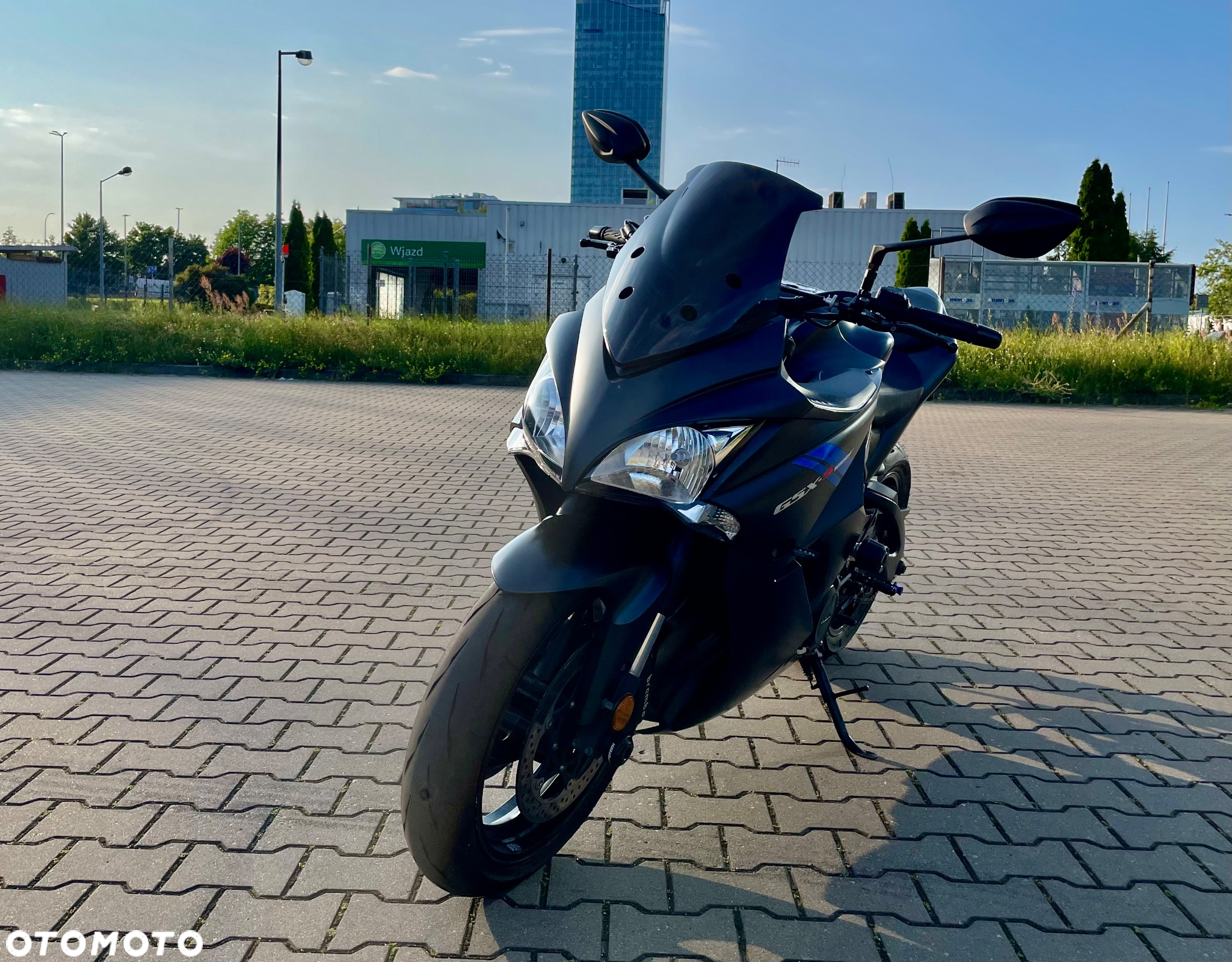 Suzuki GSX - 6