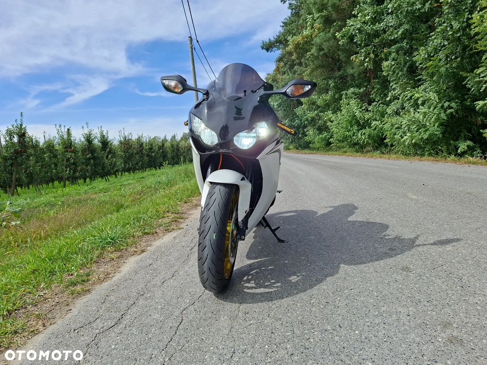 Honda CBR - 1