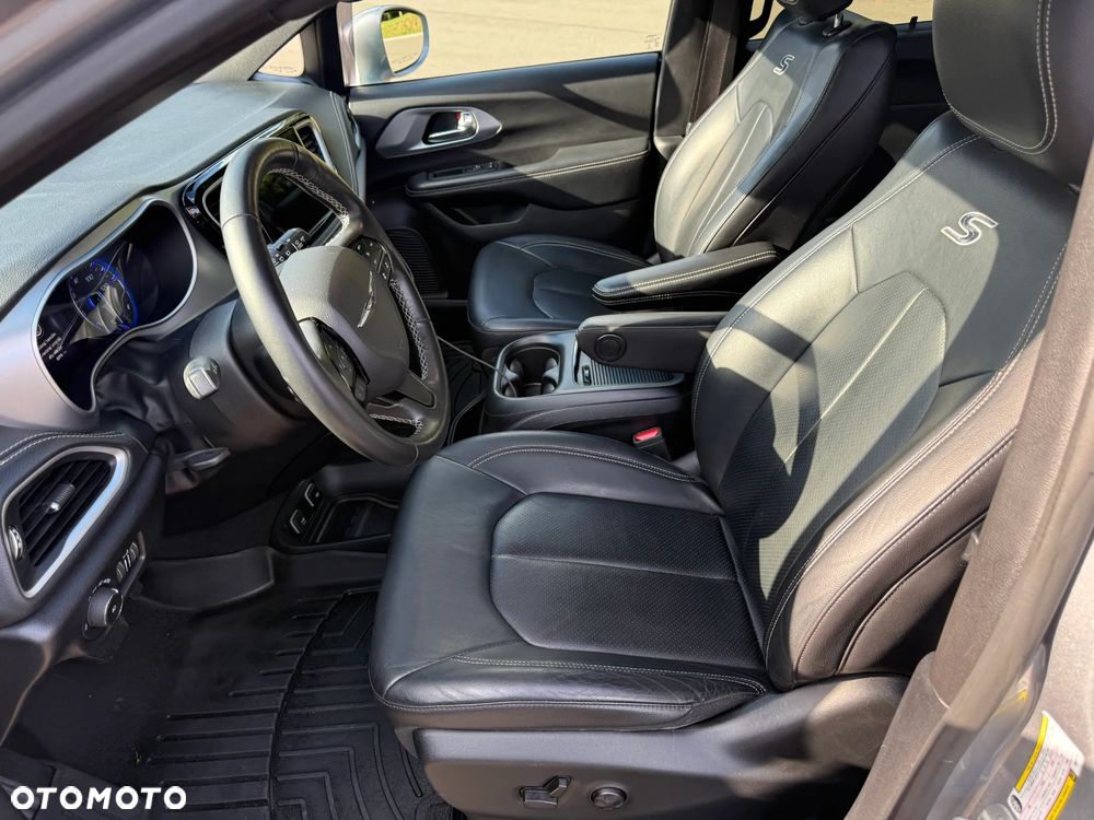 Chrysler Pacifica - 11