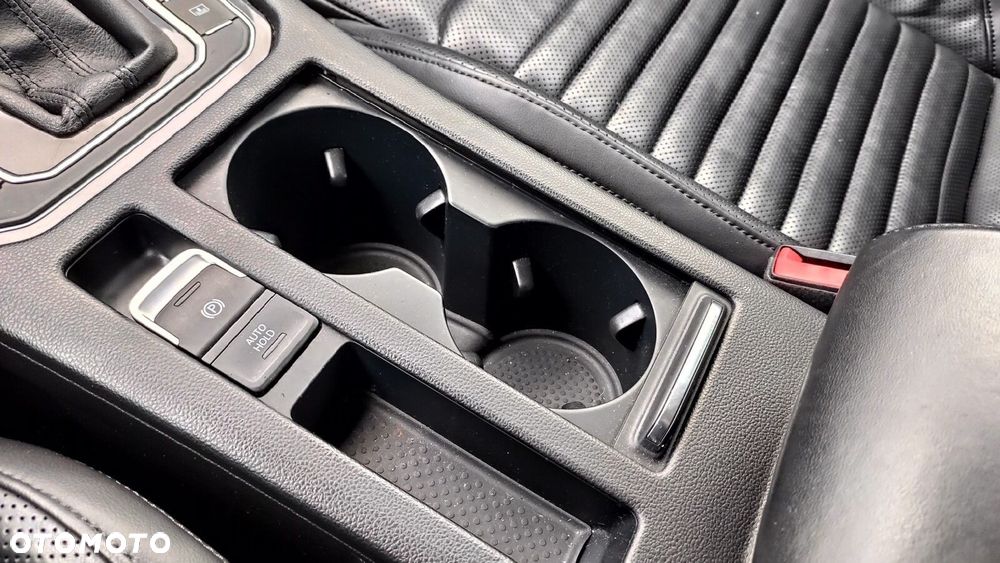 Volkswagen Passat - 37