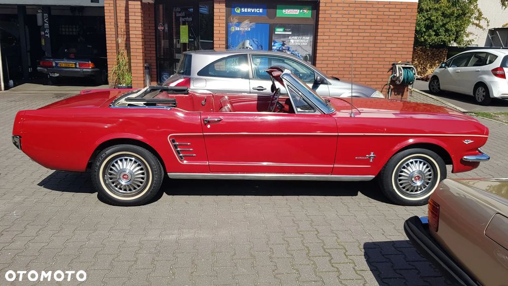 Ford Mustang - 7