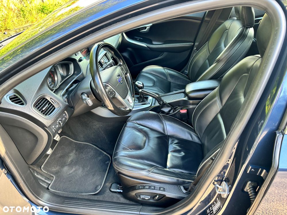 Volvo V40 D4 Drive-E R-Design Summum - 17