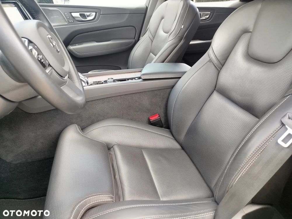 Volvo XC 60 B4 D AWD Plus Dark - 10