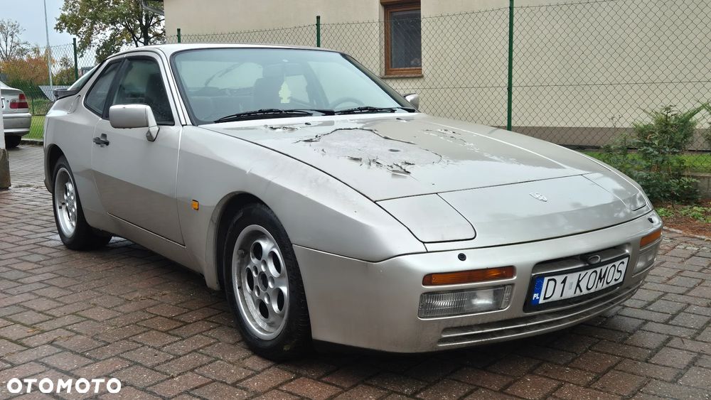 Porsche 944