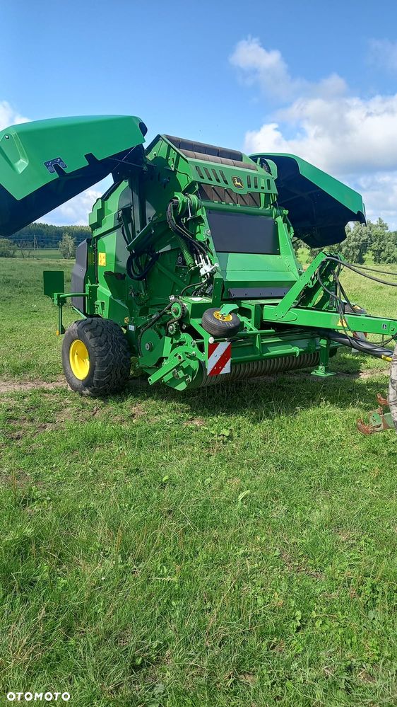 John Deere V451M - 1