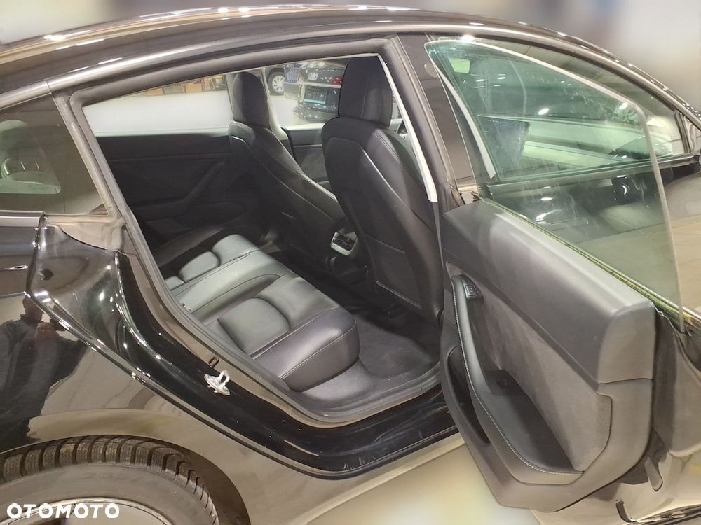 Tesla Model 3 - 12