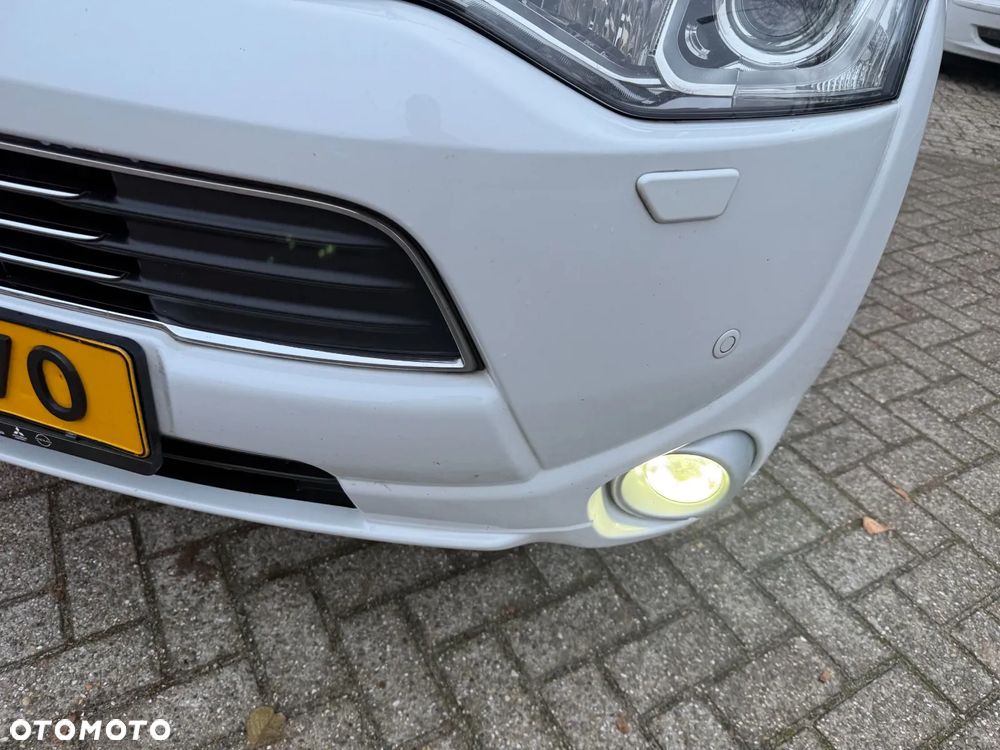 Mitsubishi Outlander - 9