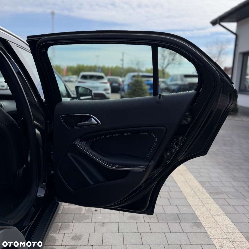 Mercedes-Benz GLA - 27