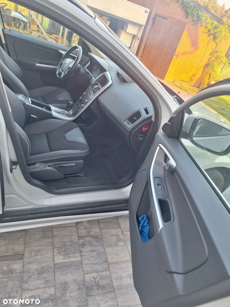 Volvo XC 60 2.4D Momentum - 12