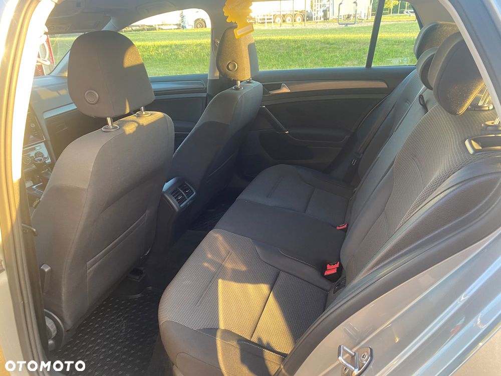 Volkswagen Golf - 16