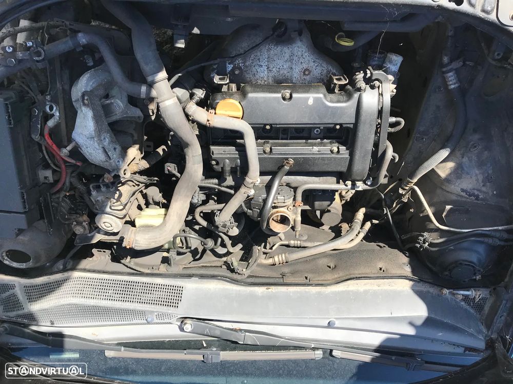 Opel Astra H 1.4 5P 2004 - Para Peças - 9