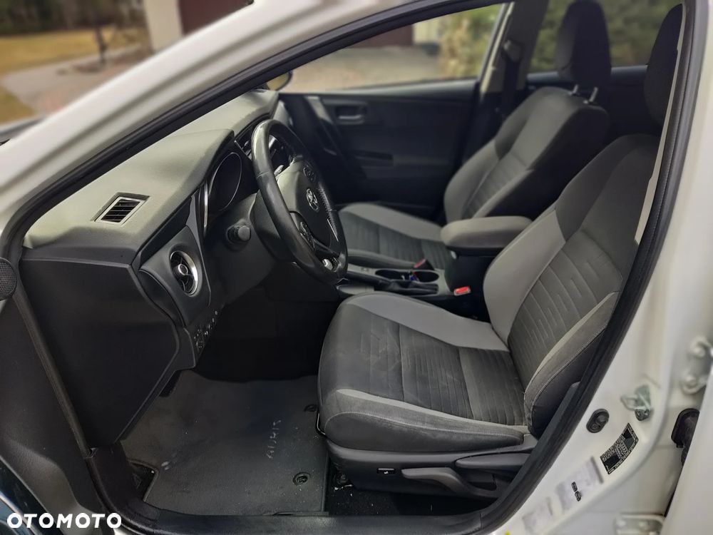 Toyota Auris Hybrid 135 Premium - 23