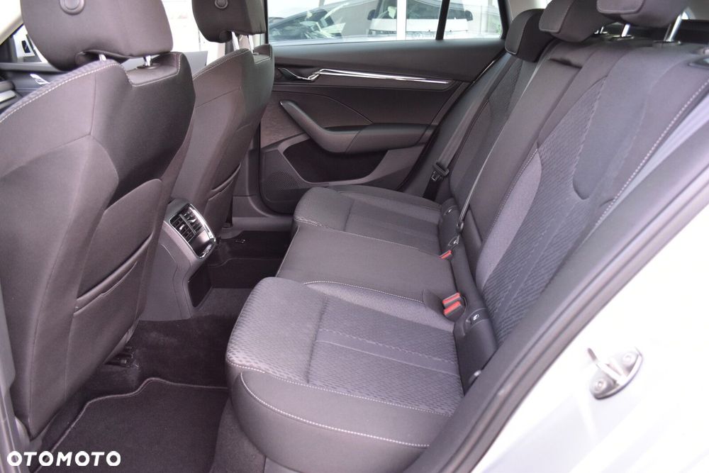 Skoda Octavia 2.0 TDI Style DSG - 33