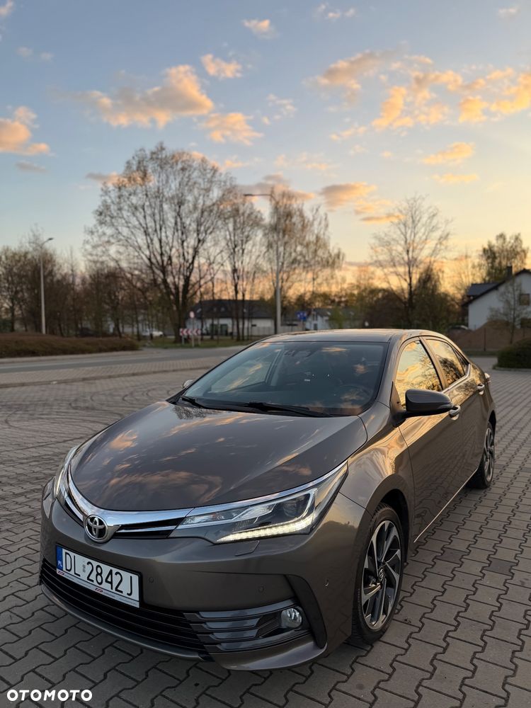 Toyota Corolla 1.6 Premium + - 16