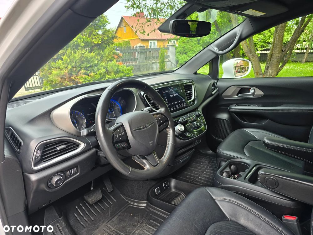 Chrysler Pacifica - 10