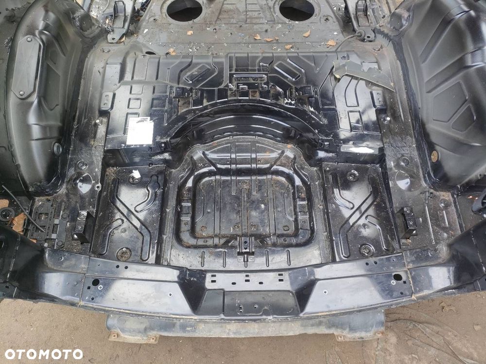 WANNA BAGAŻNIKA PAS TYLNY PORSCHE CAYENNE  I - 2