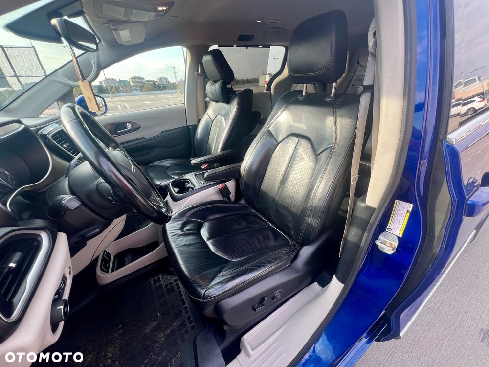 Chrysler Pacifica - 12