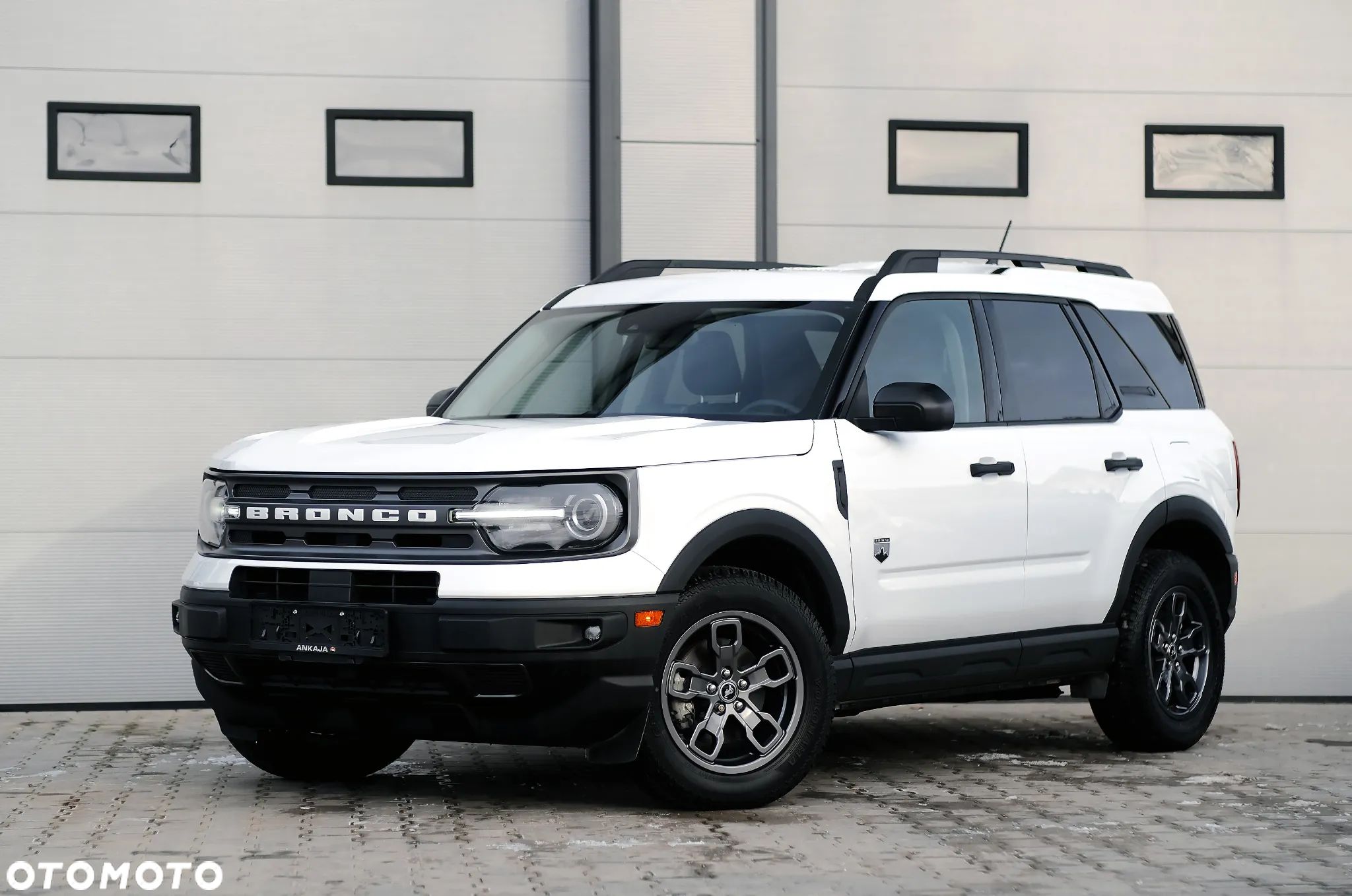 Ford Bronco - 1
