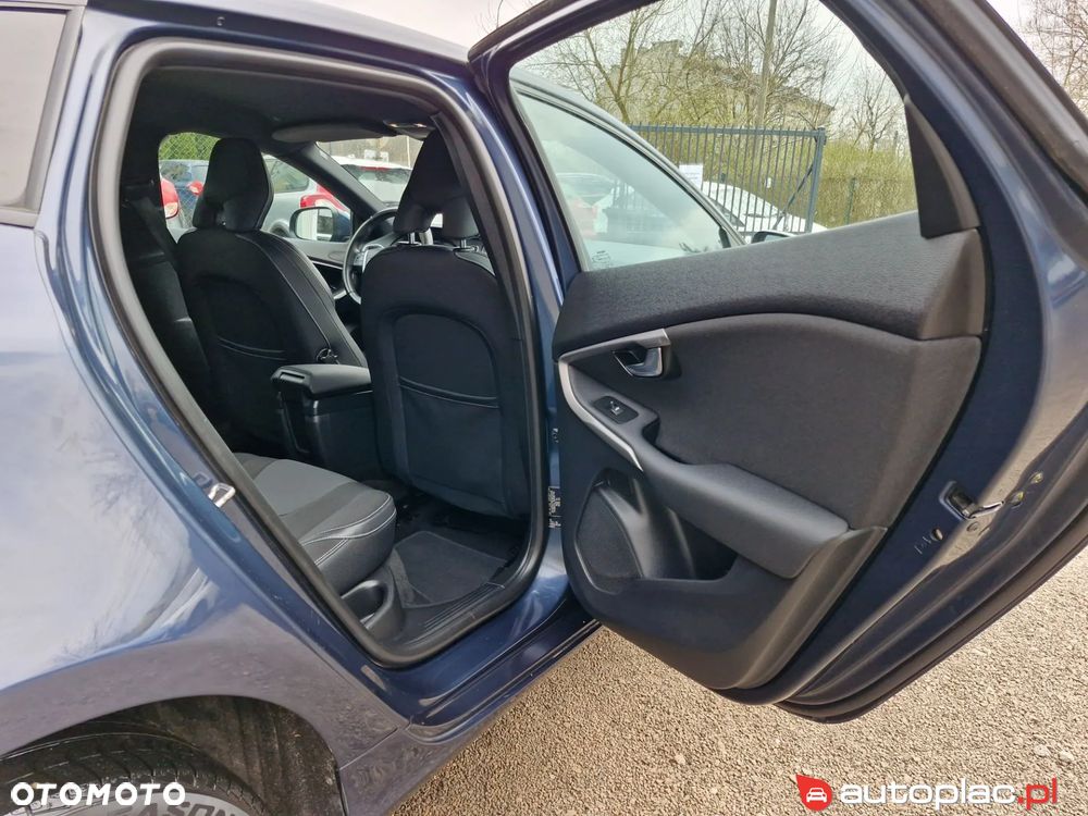 Volvo V40 D2 Momentum - 17