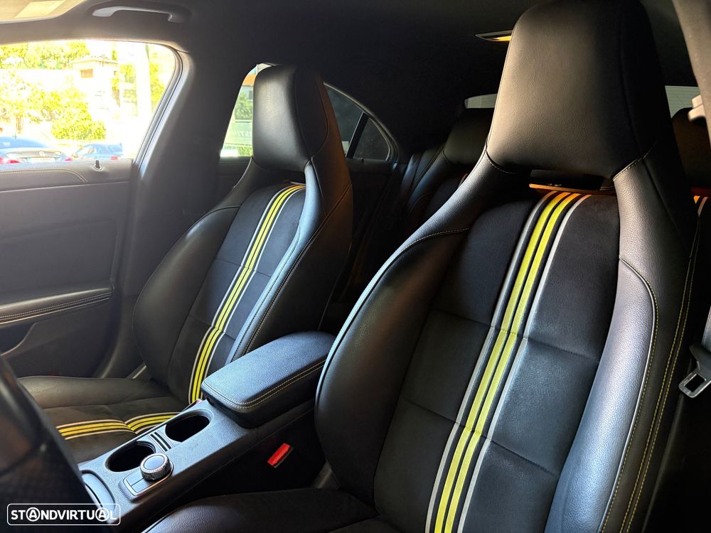 Mercedes-Benz CLA 220 CDI 7G-DCT AMG Line - 32
